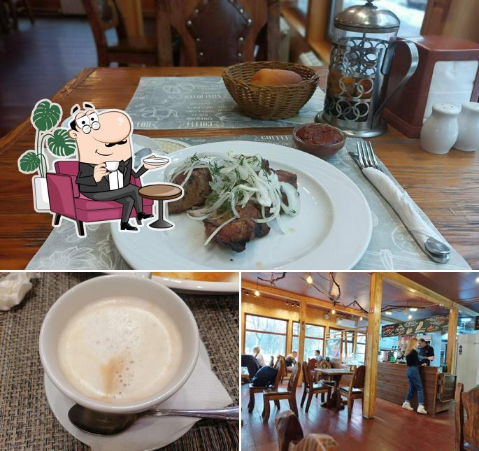 Помимо прочего, в Кафе-Маркет есть внутреннее оформление и напитки