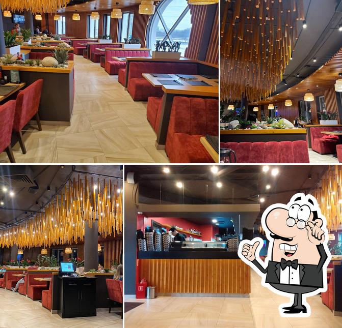 Посмотрите на внутренний интерьер "Якитория"