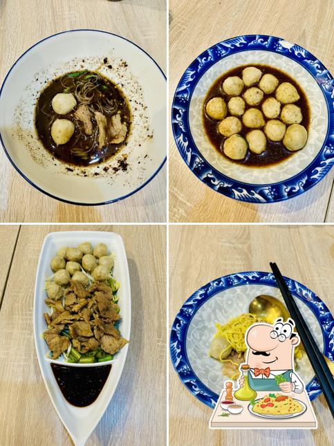 THA PHAE 2 BOAT NOODLE