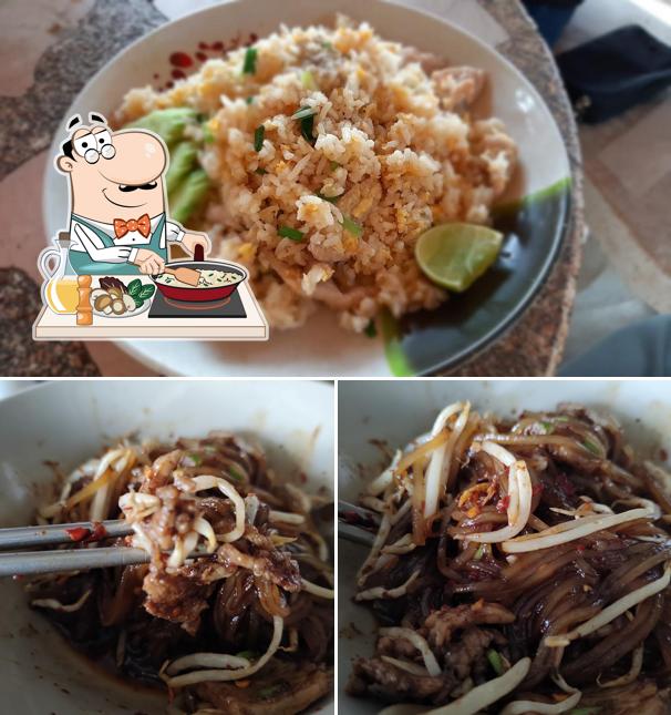 พี่โม้ ก๋วยเตี๋ยวไก่ อาหารตามสั่ง