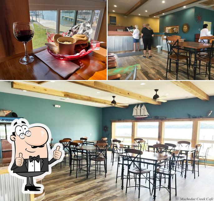 Machodoc Creek Cafe