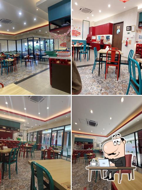House of WOK Jember Roxy Square