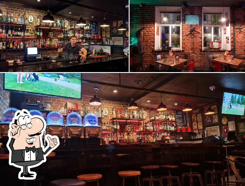 Посмотрите на внутренний интерьер "Бара Калинина"