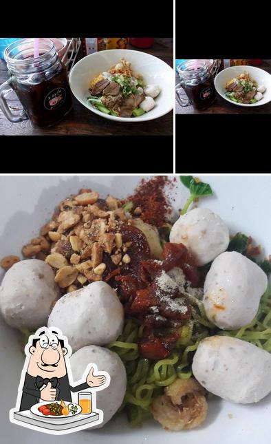ม.หมูตุ๋นก๋วยเตี๋ยวหมูน้ำแดง