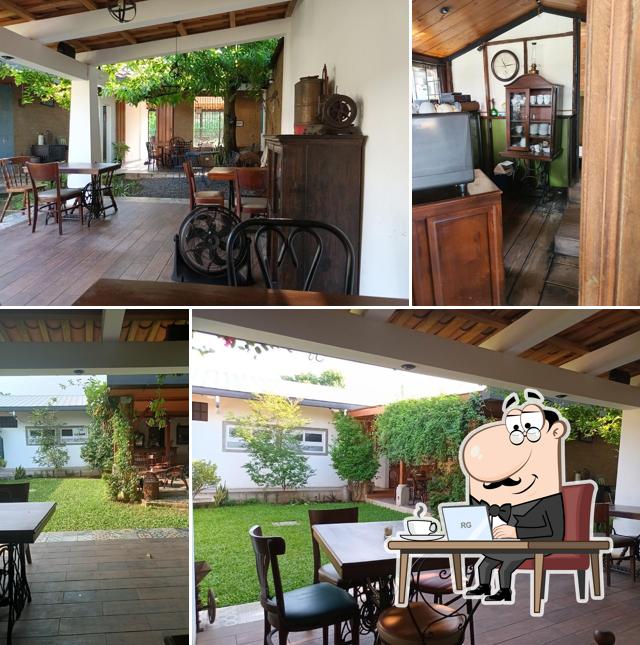 Antiques Cafe