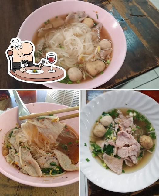 ร้านก๋วยเตี๋ยวหมูหมักนายฮั่ง