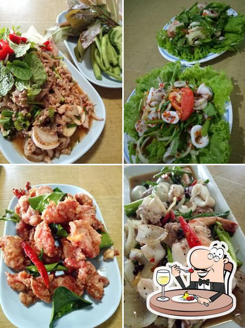 สวนอาหารต้นเงิน