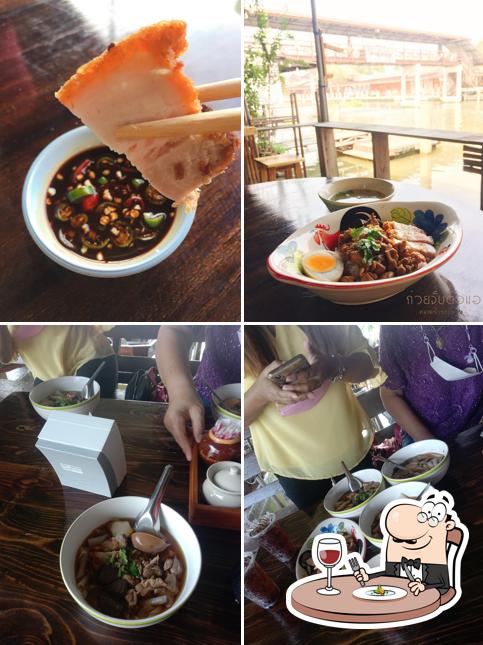 ก๋วยจั๊บตอม่อตลาดน้ำบางน้อย