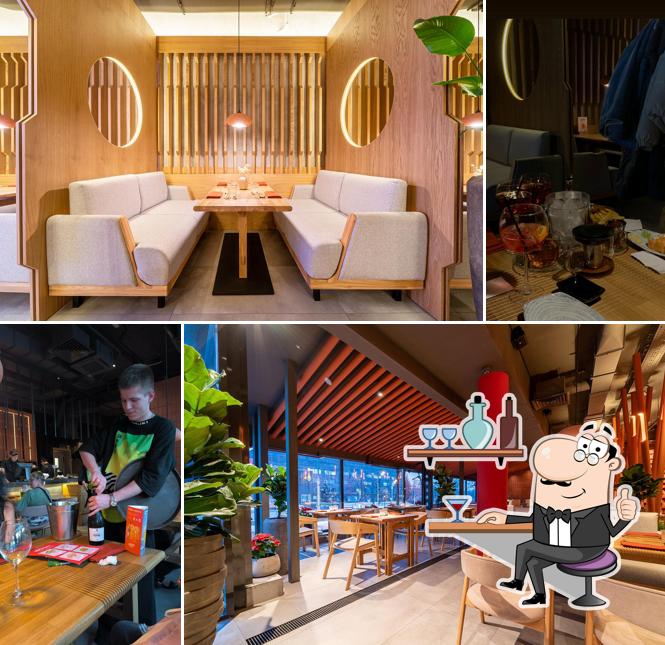 Посмотрите на внутренний интерьер "Тануки"