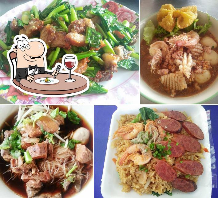 ก๋วยเตี๋ยวหมูตุ๋น&อาหารตามสั่ง : เปรมประชาพรีเมียร์