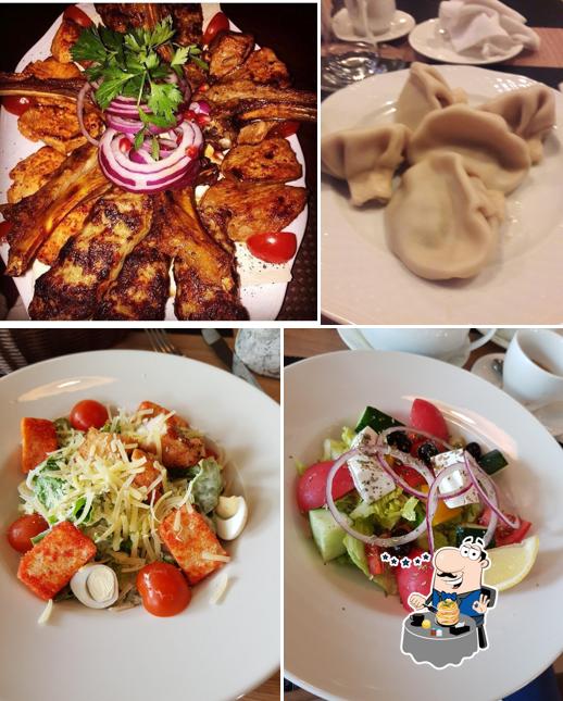 Блюда в "Хинкальной"