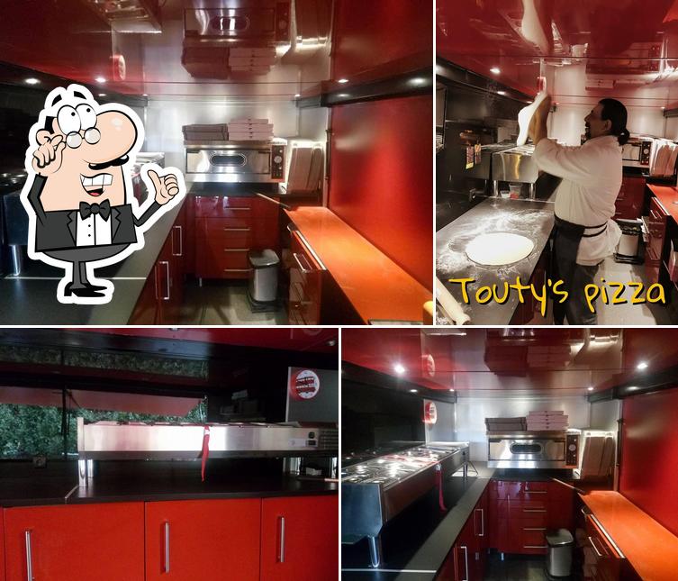 Touty's pizza