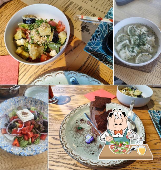 Греческий салат в "Счастье и радости"