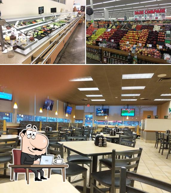 Hy-Vee Grocery Store