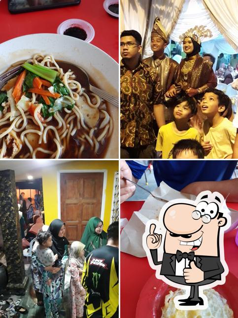 Pitstop Kayu Ara Restoran