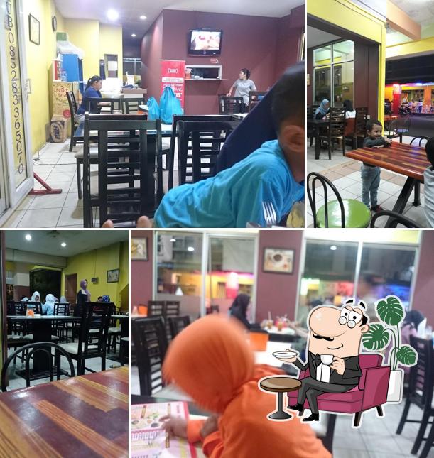 Ayam Penyet Ria Khas Ibu Ruth