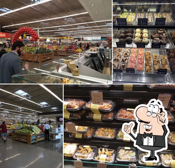 Hy-Vee Grocery Store