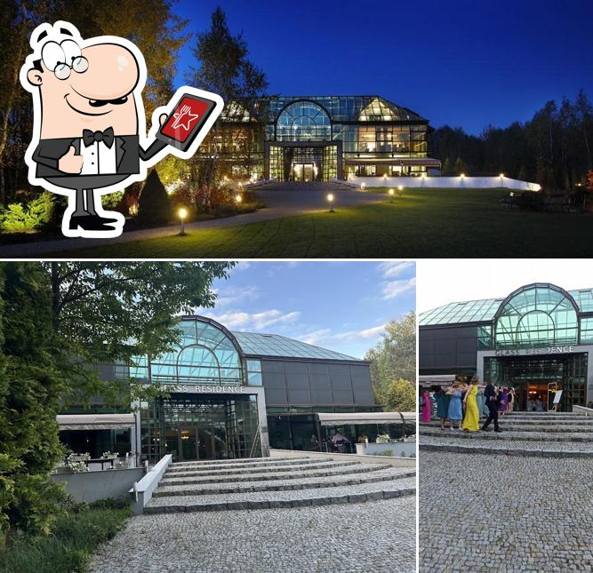 GLASS RESIDENCE