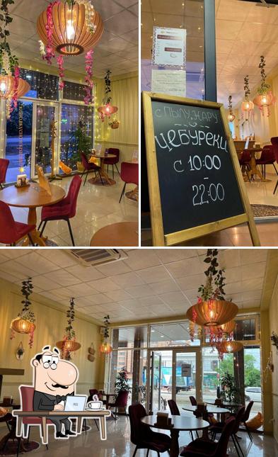 Интерьер "Чебуреки Навеки"