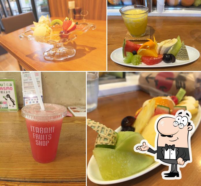 Itagaki Main Shop (Fruit and Sweets)
