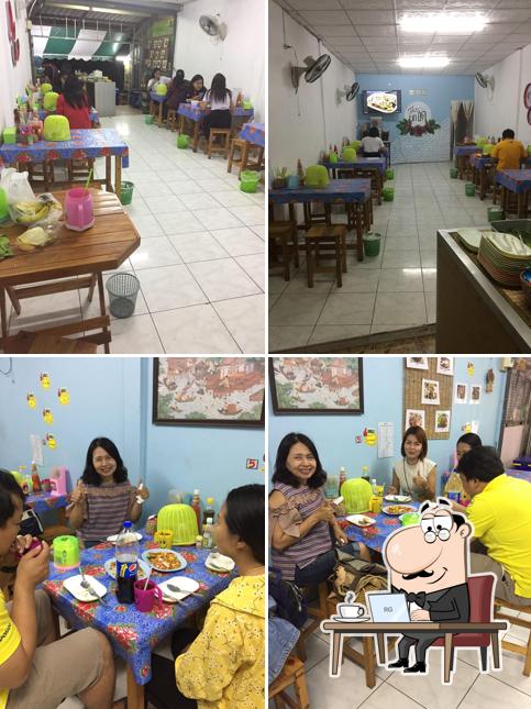 ร้านก๋วยเตี๋ยวหมูยกซด ส้มตำพาเพลิน