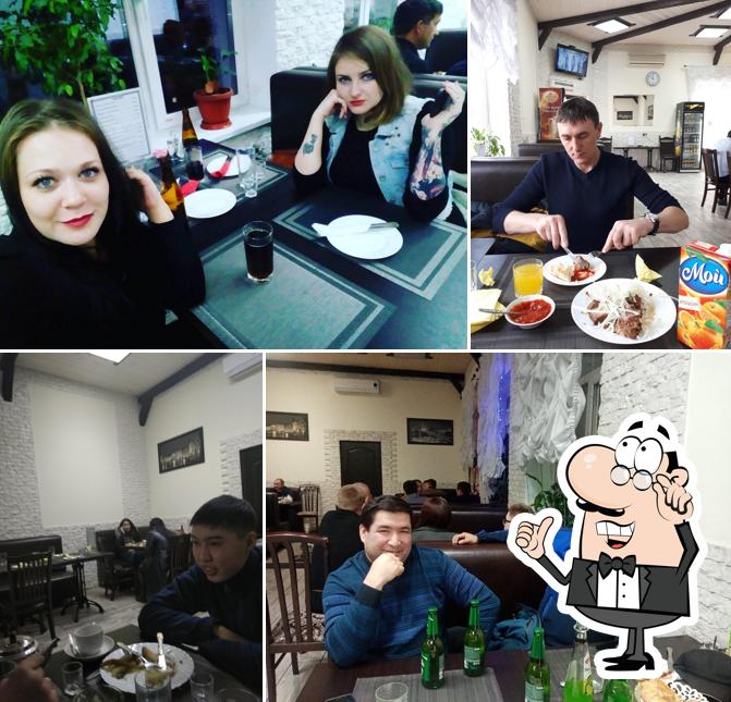 Посмотрите на внутренний интерьер "У Эйваза"