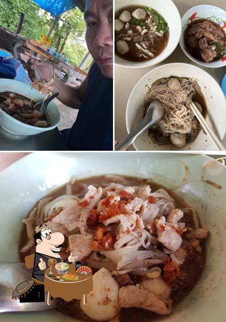ร้านก๋วยเตี้ยวแม่บุญเหลือ