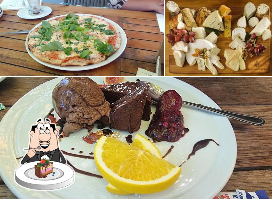 Шоколадный торт в "The Goatshed Restaurant"