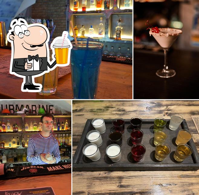 Закажите разнообразные напитки, представленные в "Желтой субмарине"