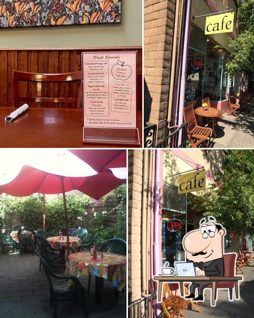 Mama's Cafe & Bakery
