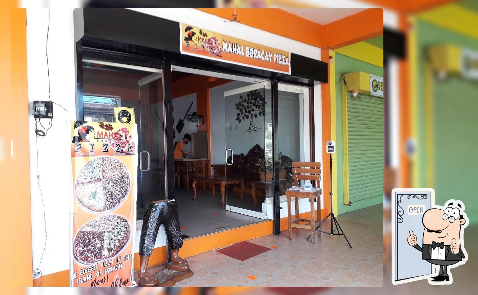 Mahal Boracay Pizza