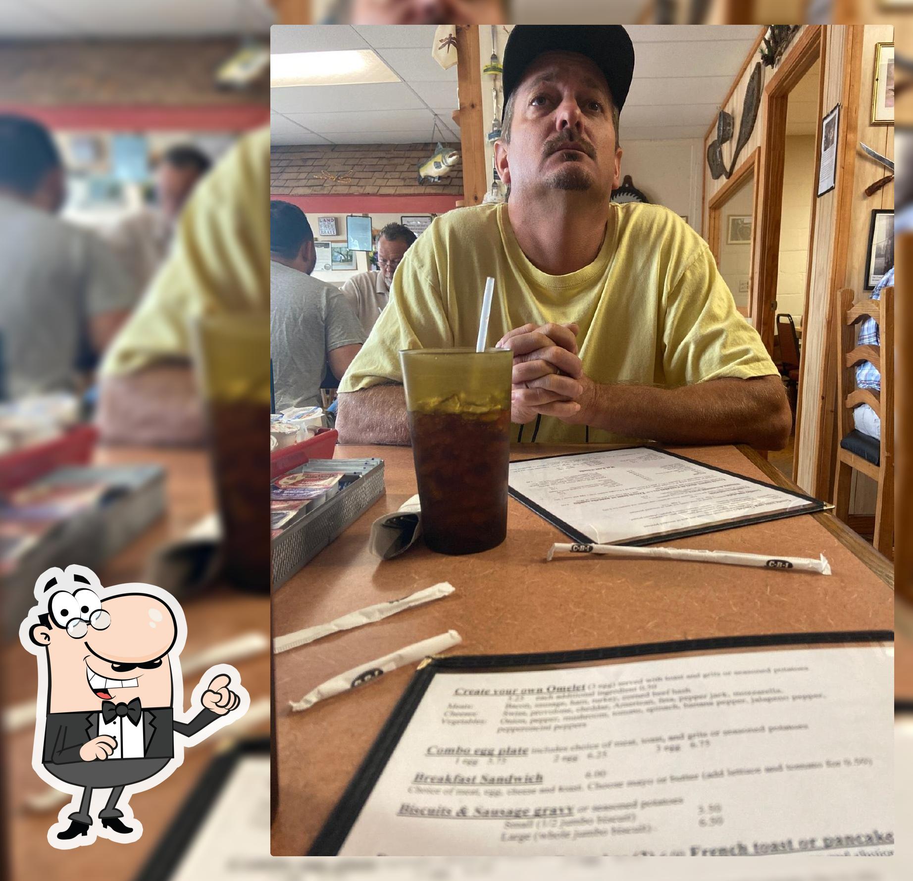 Clyde’s Café