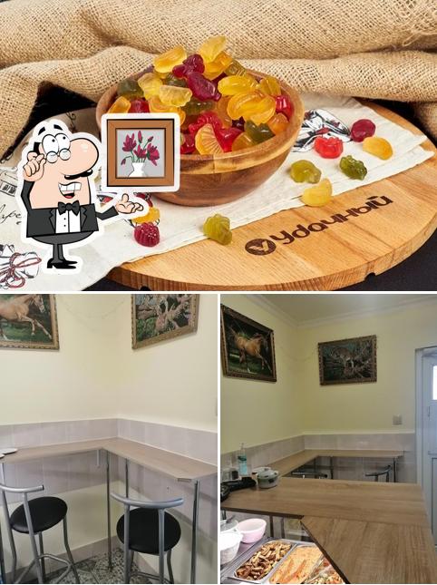 Изображение, на котором видны внутреннее оформление и еда в Удачный