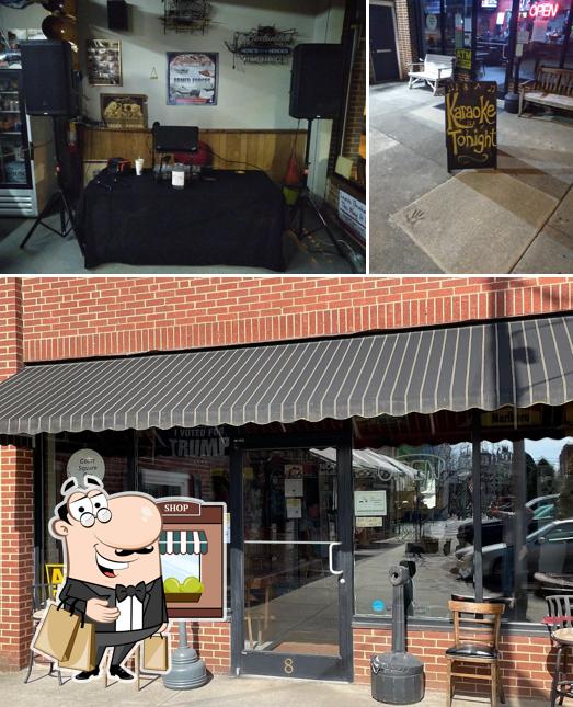 Court Square Bar