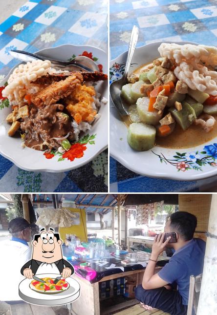 WARUNG LONTONG SAYUR IBU KUE