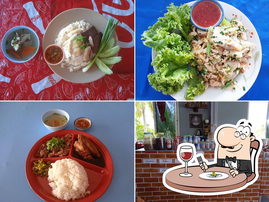 ข้าวมันไก้เจ๊น้อย Chicken rice & Pork leg