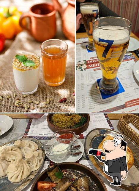 Это фотография, где изображены напитки и еда в Старик Хинкалыч