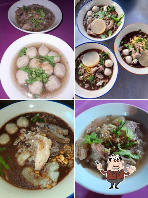 ก๋วยเตี๋ยวแชมป์ สี่แยกไฟแดงบ้านวังยาว