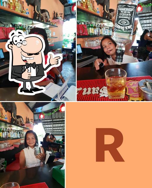 Roxanne Bar 1
