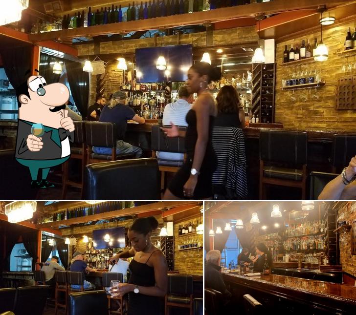 Mick's 33 Lounge