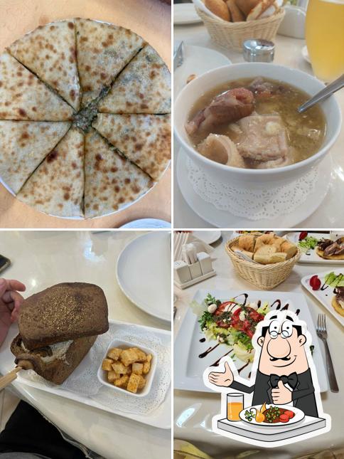 Еда в "Ресторане Деликат"