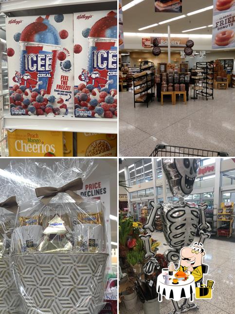 Hy-Vee Grocery Store