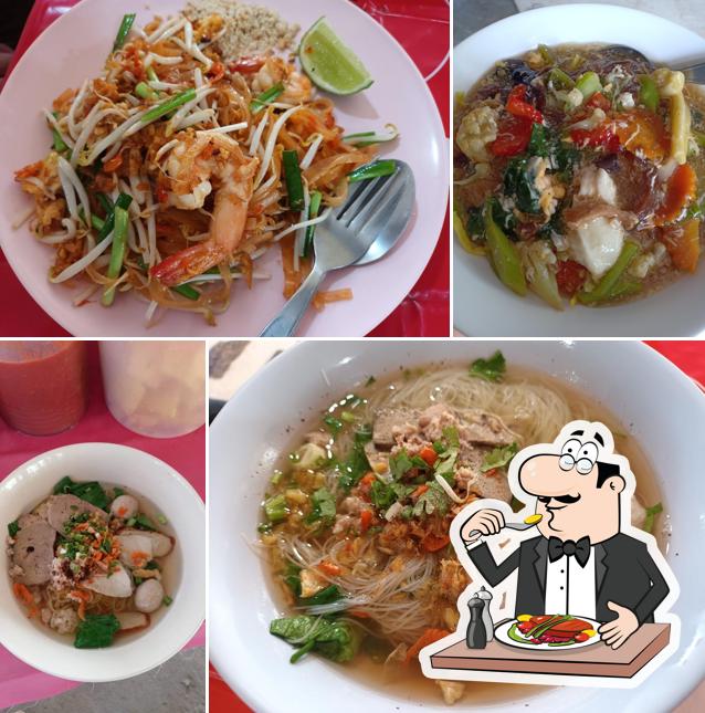 Chak Ngaew Traditional Pork Noodle Shop