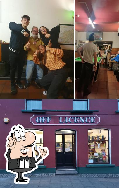 Frank's Traditional Lounge Bar and Off Licence