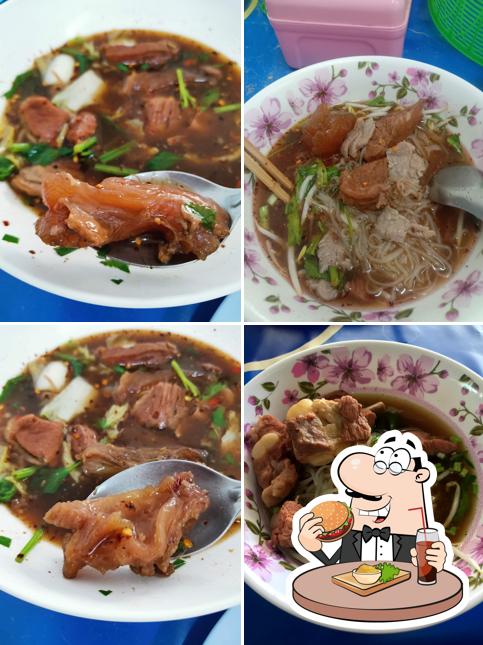 เจ๊อ๋า ข้าวขาหมู เนื้อตุ๋น