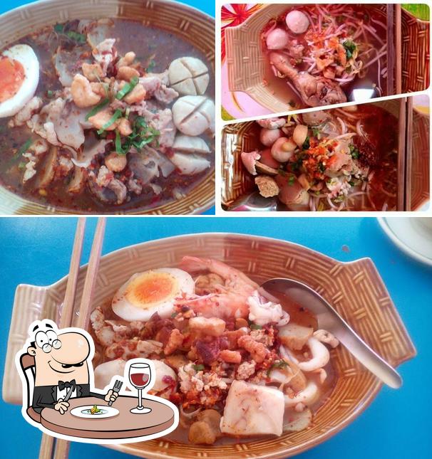 ก๋วยเตี๋ยวอุ้มรัก
