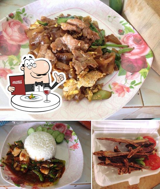 จิ้มจุ่ม อีสานแซ่บ ทางเข้าตลาดอินทร์บุรี