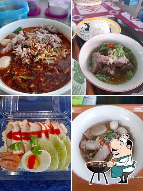 ร้านก๋วยเตี๋ยว(บนเนิน)ก๋วยเตี๋ยว​ต้มยำ​ ต้มเลือดหมู ข้าวหมูแดง(ปิดชั่วคราว)