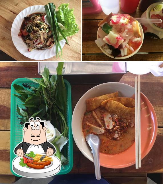 ร้านปักธงชัยก๋วยเตี๋ยวหมูน้ำตกน้ำใส