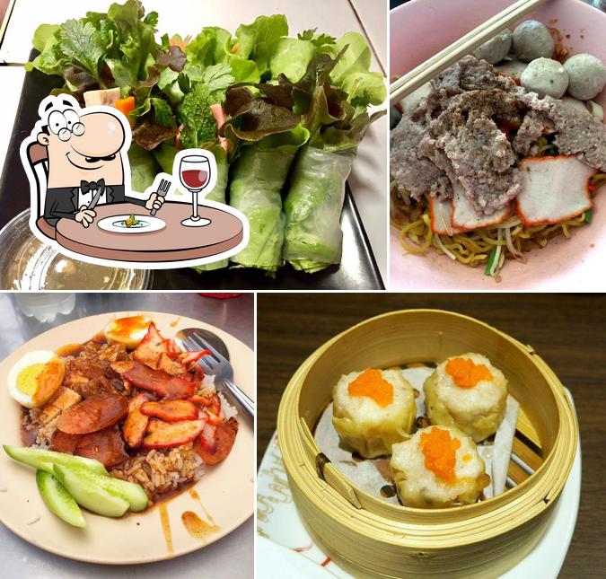 ร้านหมูแดงโภชนา เจ้าดั่งเดิม